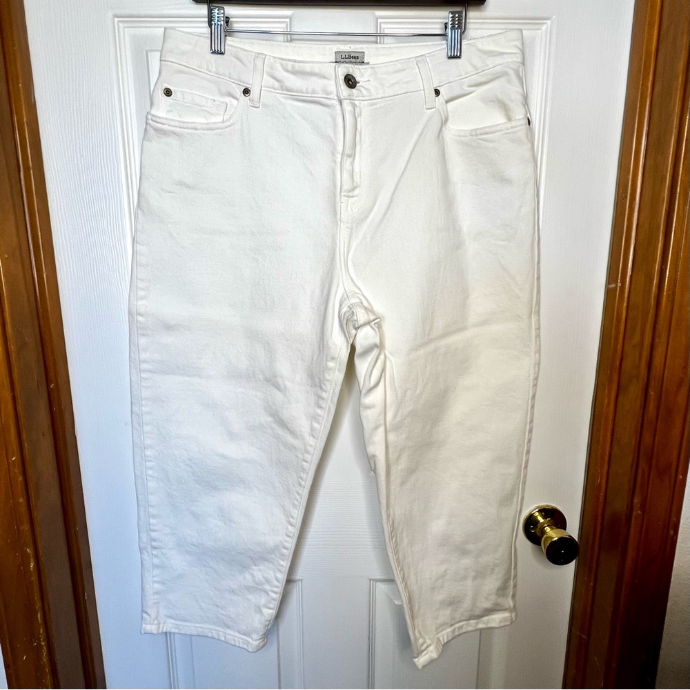 L.L. Bean Classic Fit White Capri Pants Petite 14P